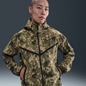 Nike テック　デジタルカモフラージュ柄 ナイロンジャケット　Mサイズ Nike Tech Men's Dri-FIT Woven Camo Windrunner Oversized Jacket